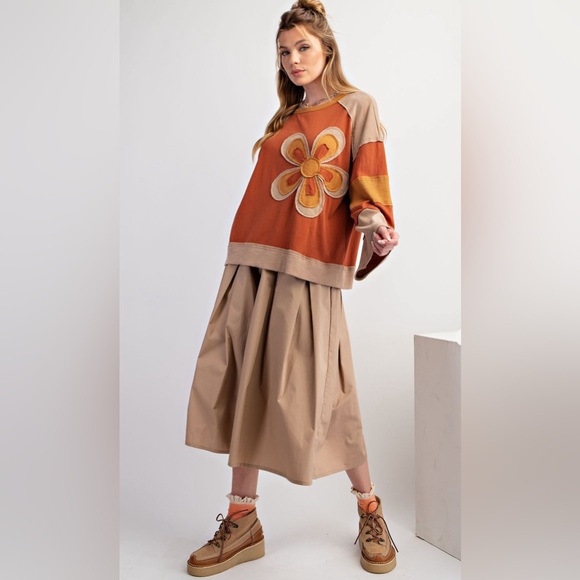 #029 Last one in Large! Easel FLOWER PATCH COLOR MIX TOP - Picture 5 of 8